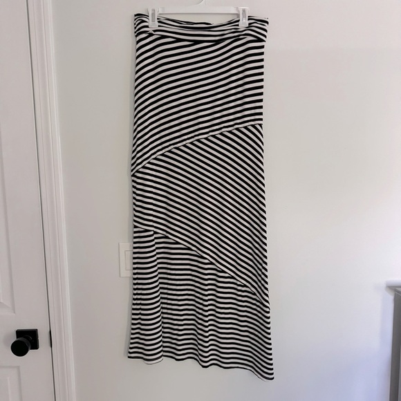 Dalia Collection Black and White Angled Stripe Maxi Skirt Size Medium - Picture 1 of 7